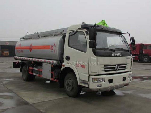 东风多利卡9方加油车/油罐车图片