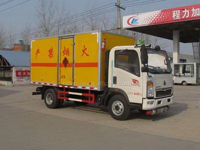 重汽豪沃排半防爆车|民爆车图片