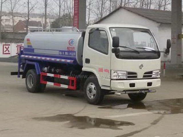 东风轻卡蓝牌2吨洒水车图片